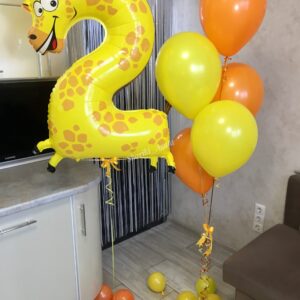 набор из шаров с фигурой цифра 2 в виде жирафа