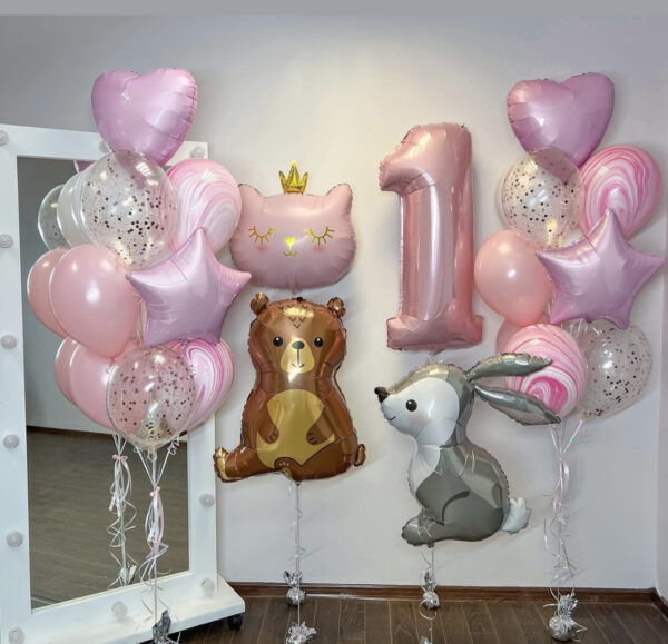 Набор шаров на 1 годик с двумя фонтанами розовых шаров, фигура голова котика, фигура заяц серый и мишка